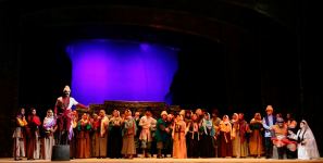 Настоящие кони в роли актеров - на театральной сцене Баку! Любовь, борьба, свобода… (ВИДЕО, ФОТО)