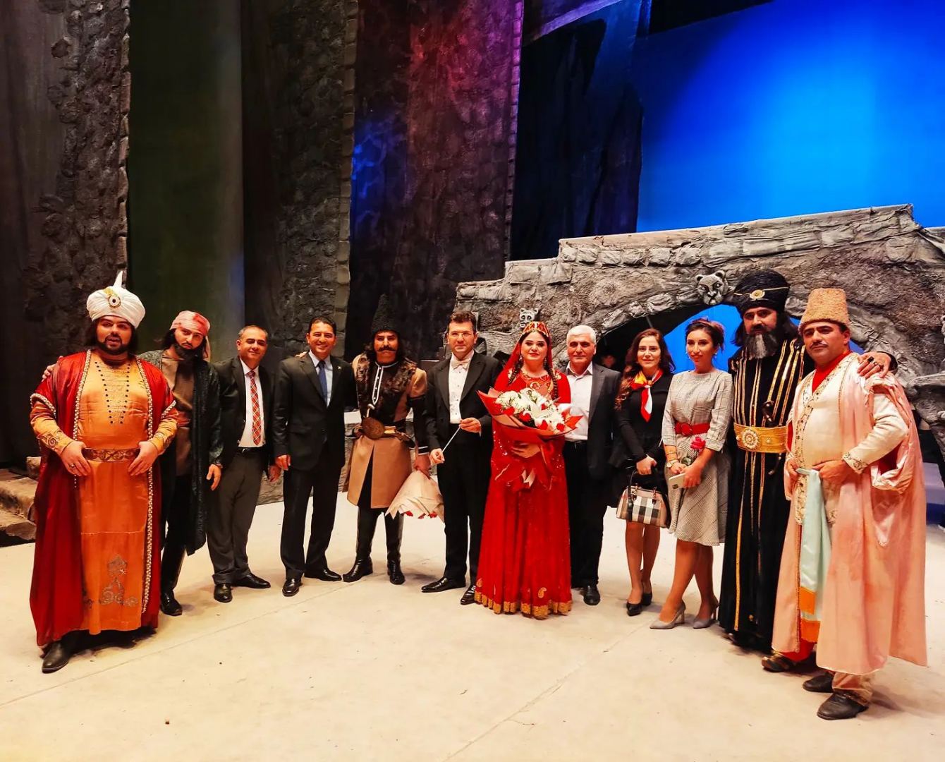 Настоящие кони в роли актеров - на театральной сцене Баку! Любовь, борьба, свобода… (ВИДЕО, ФОТО)