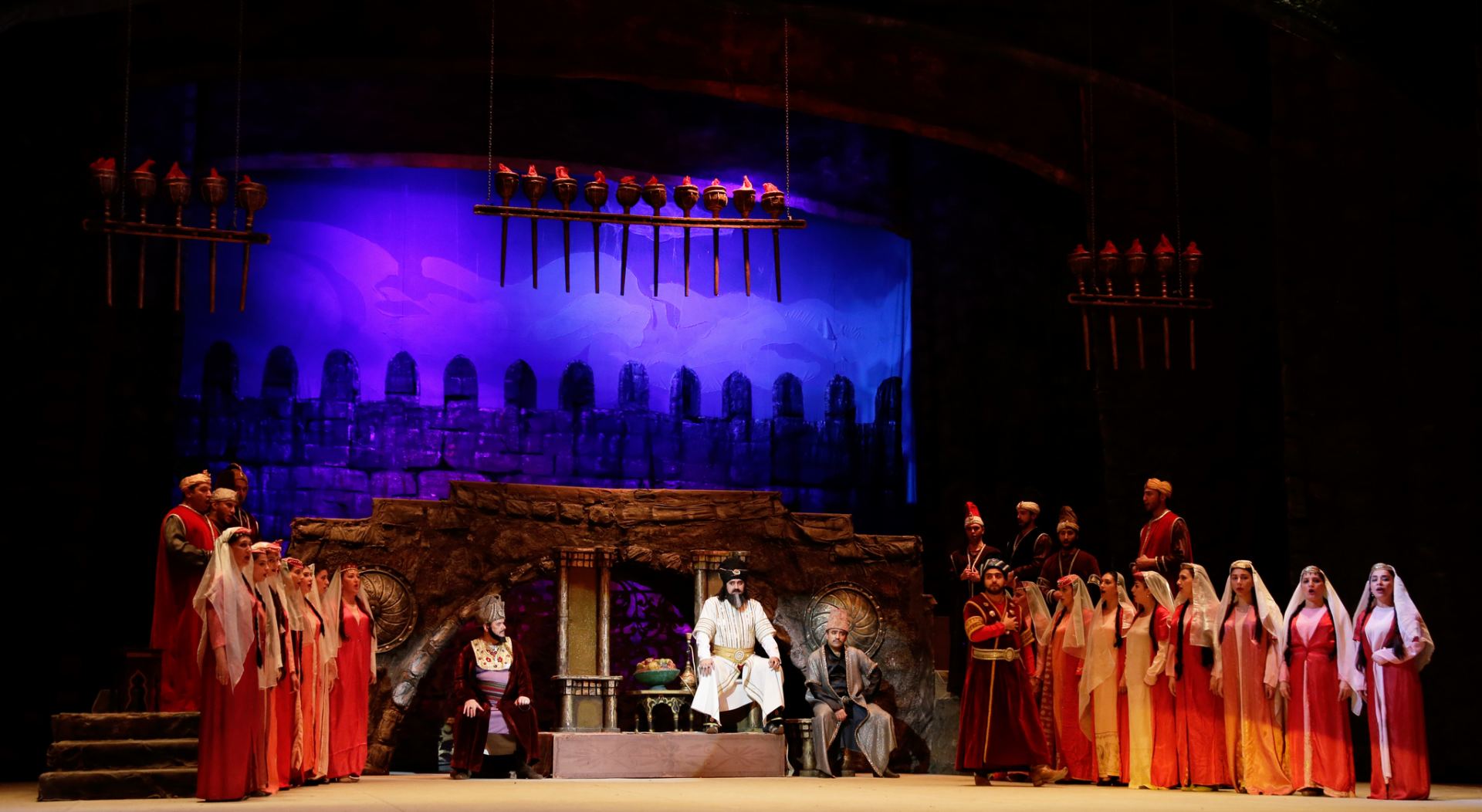 Настоящие кони в роли актеров - на театральной сцене Баку! Любовь, борьба, свобода… (ВИДЕО, ФОТО)