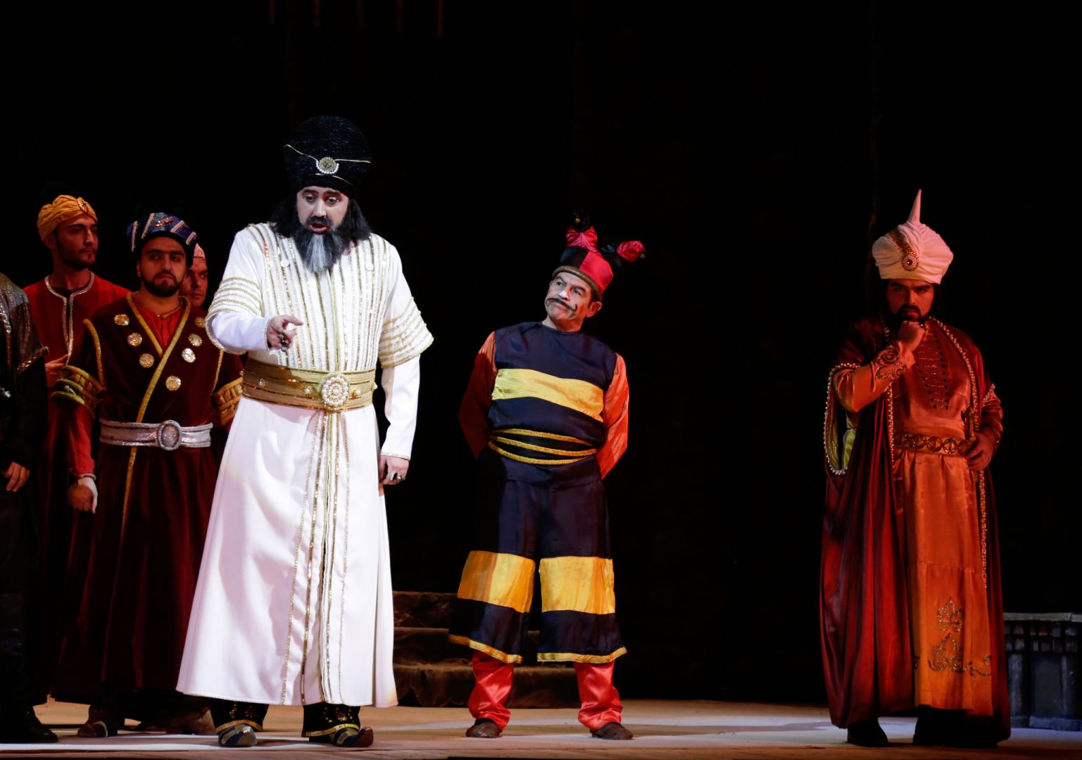 Настоящие кони в роли актеров - на театральной сцене Баку! Любовь, борьба, свобода… (ВИДЕО, ФОТО)