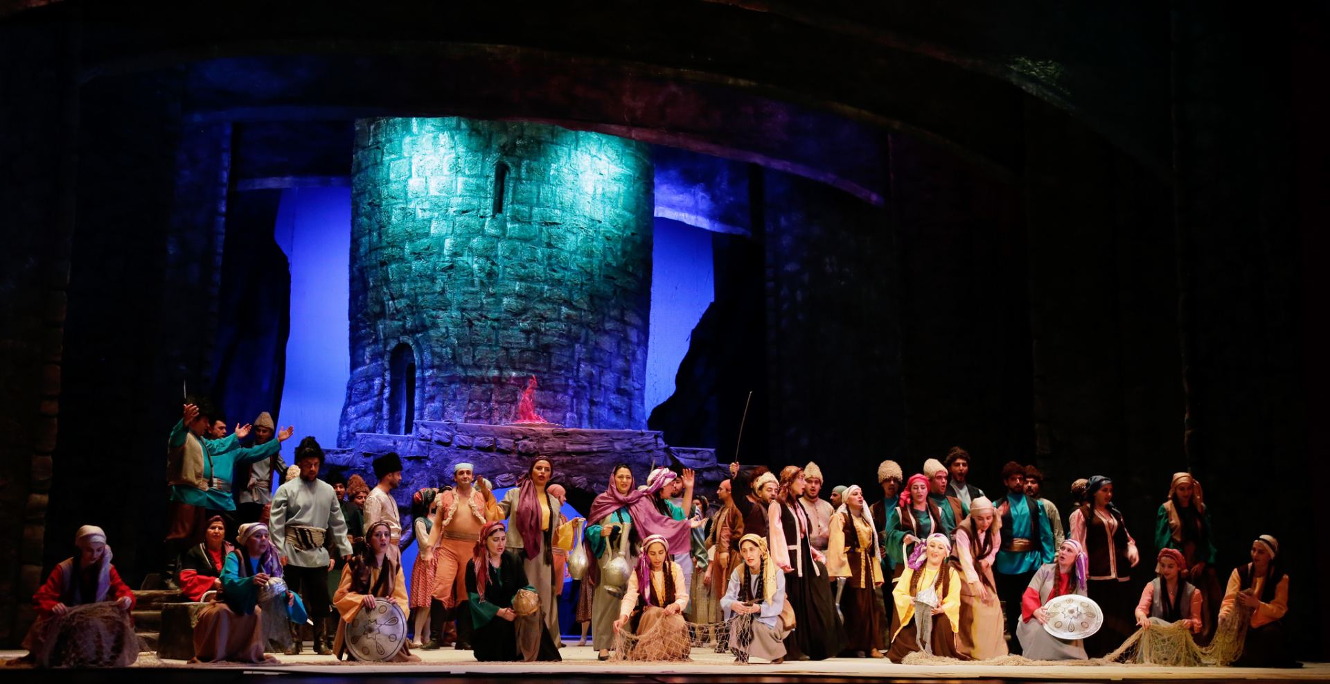 Настоящие кони в роли актеров - на театральной сцене Баку! Любовь, борьба, свобода… (ВИДЕО, ФОТО)