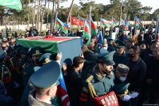 На II Аллее шехидов в Баку прошли похороны погибших в крушении военного вертолета (ВИДЕО/ФОТО)