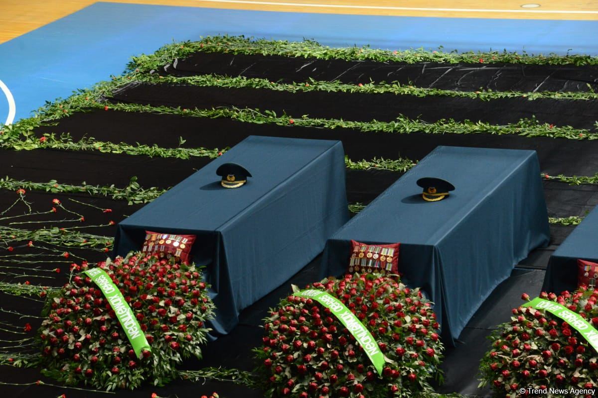 В Баку прошла церемония прощания с военнослужащими, ставшими шехидами при крушении военного вертолета (ФОТО/ВИДЕО)