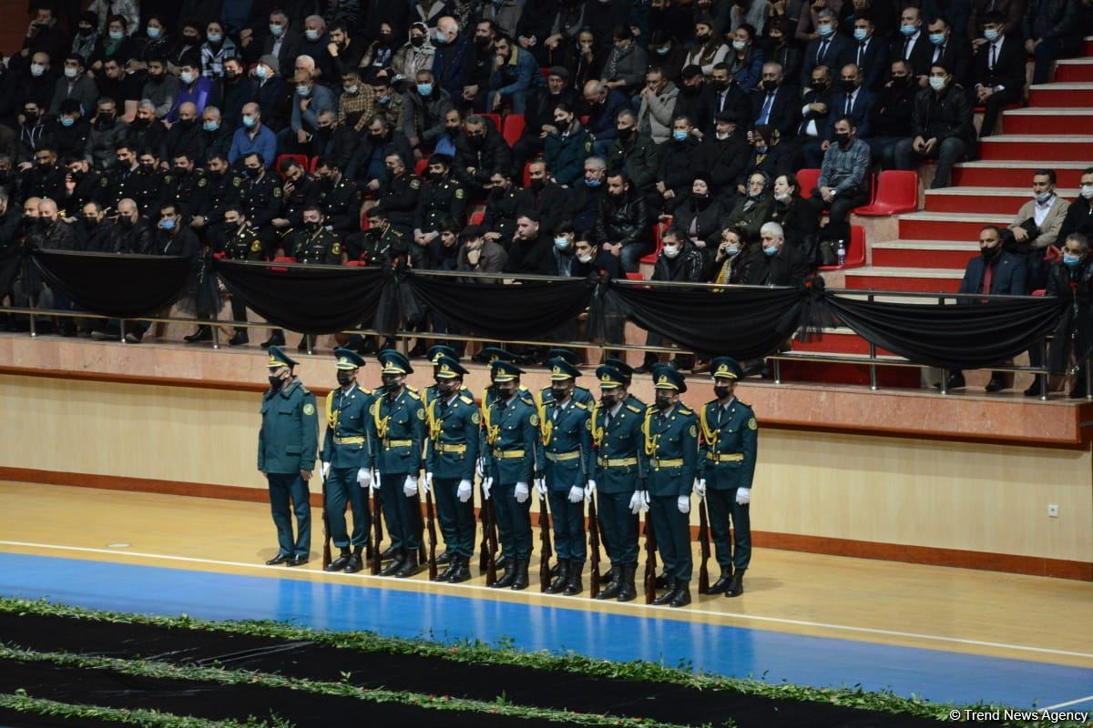 В Баку прошла церемония прощания с военнослужащими, ставшими шехидами при крушении военного вертолета (ФОТО/ВИДЕО)