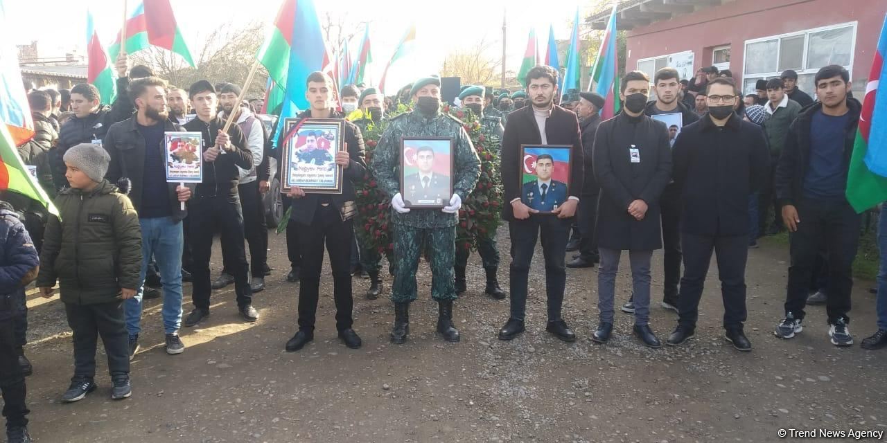 В Бейлагане проходят похороны погибшего в крушении военного вертолета офицера Госпогранслужбы (ФОТО)