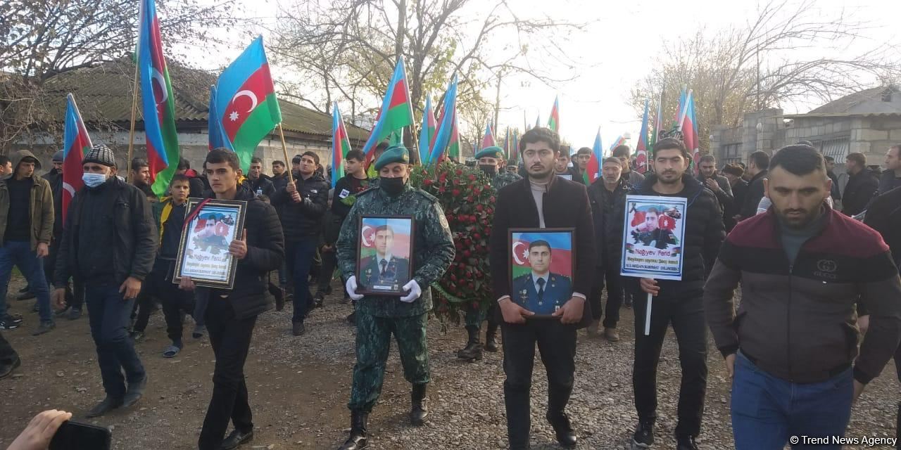 В Бейлагане проходят похороны погибшего в крушении военного вертолета офицера Госпогранслужбы (ФОТО)