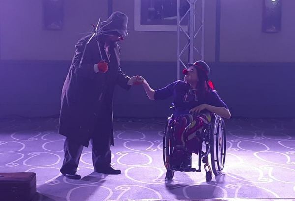 Мода без границ… - дефиле адаптивной одежды в Баку (ФОТО)