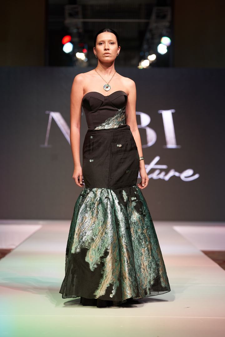 Azerbaijan Fashion Week  - вечерние и свадебные платья, харыбюльбюль, эклектика, ready-to-wear…  (ФОТО)