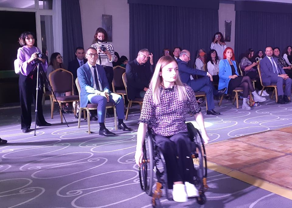 Мода без границ… - дефиле адаптивной одежды в Баку (ФОТО)
