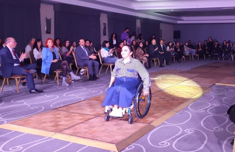 Мода без границ… - дефиле адаптивной одежды в Баку (ФОТО)