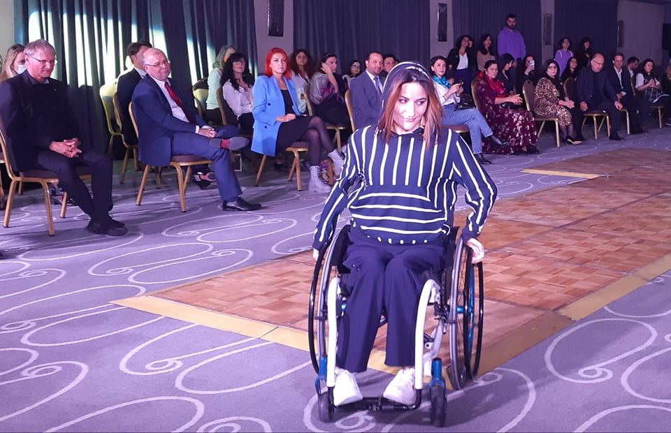Мода без границ… - дефиле адаптивной одежды в Баку (ФОТО)