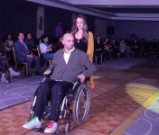 Мода без границ… - дефиле адаптивной одежды в Баку (ФОТО)