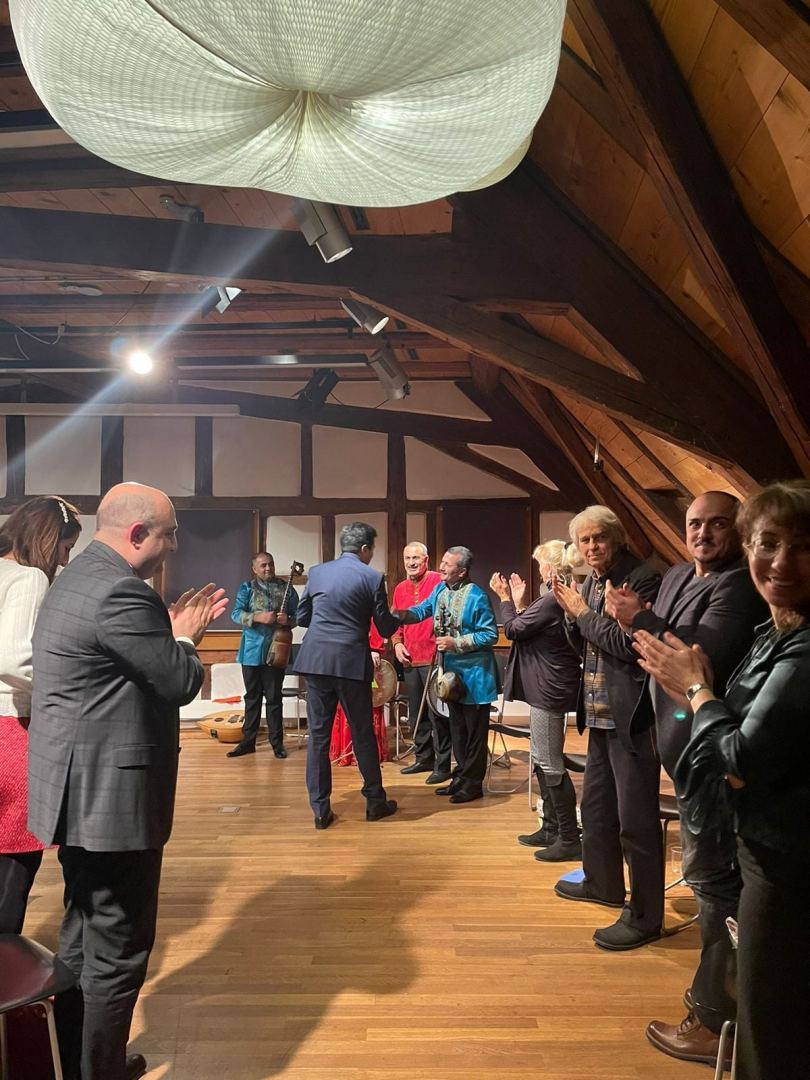 Перед матчем "Базель" - "Карабах" в Швейцарии прошел концерт азербайджанского мугама и танцев (ФОТО)