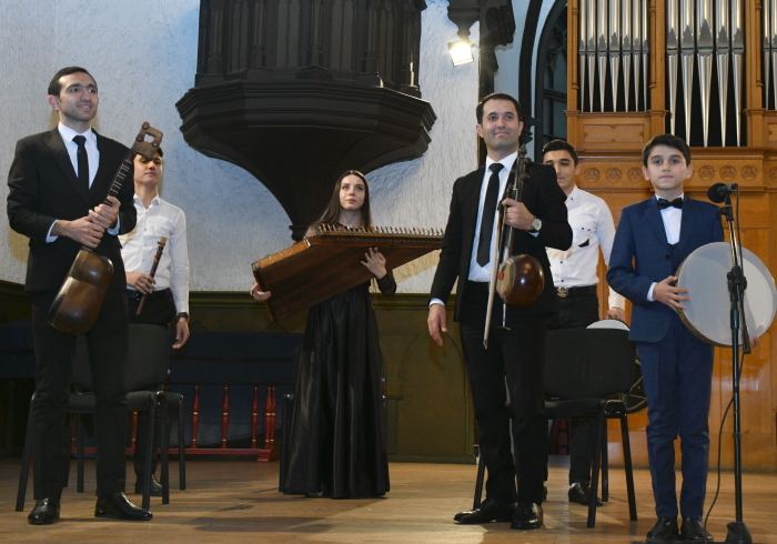 В Баку торжественно отметили юбилей  Gənclərə dəstək – красивая музыка и несмолкающие аплодисменты (ФОТО)