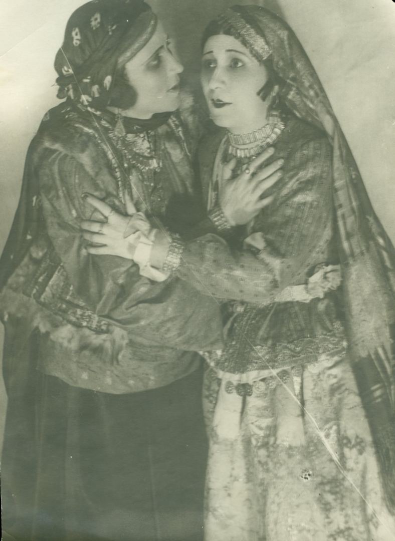 Режиссерское "оскорбление", как женщины оставляли чадру во время ее выступления. Из жизни Марзии Давудовой (ФОТО)