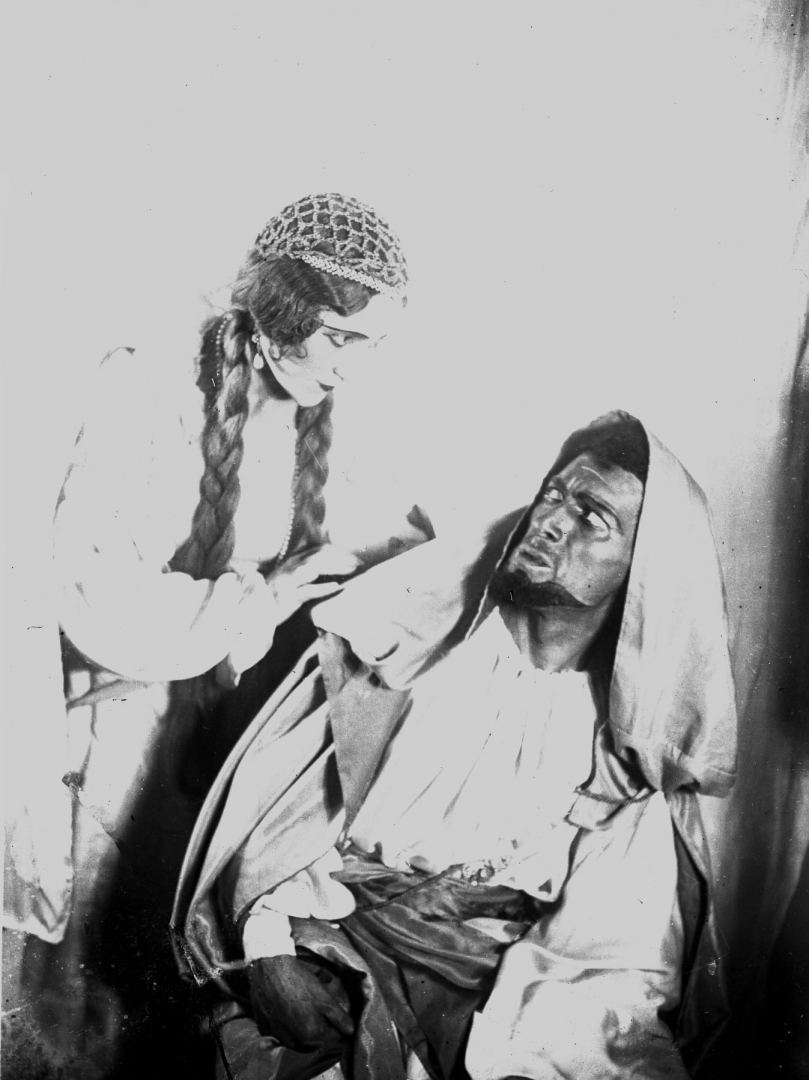 Режиссерское "оскорбление", как женщины оставляли чадру во время ее выступления. Из жизни Марзии Давудовой (ФОТО)