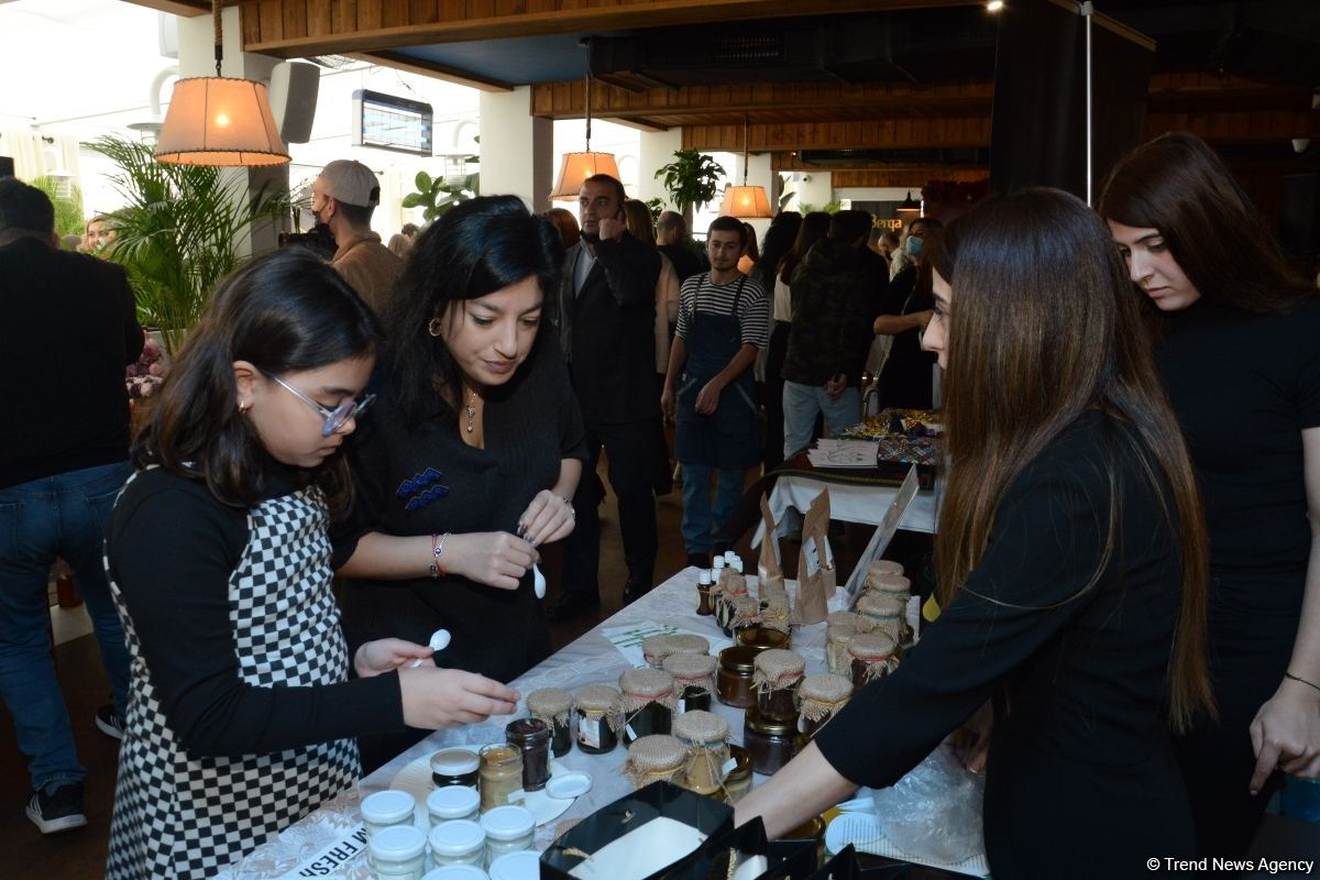 İZ Women’s Workshop на берегу Каспийского моря, или Идеальное место для азербайджанских женщин-предпринимателей (ФОТО)