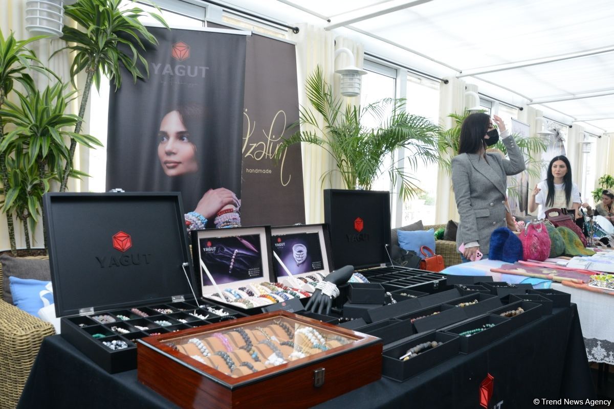 İZ Women’s Workshop на берегу Каспийского моря, или Идеальное место для азербайджанских женщин-предпринимателей (ФОТО)