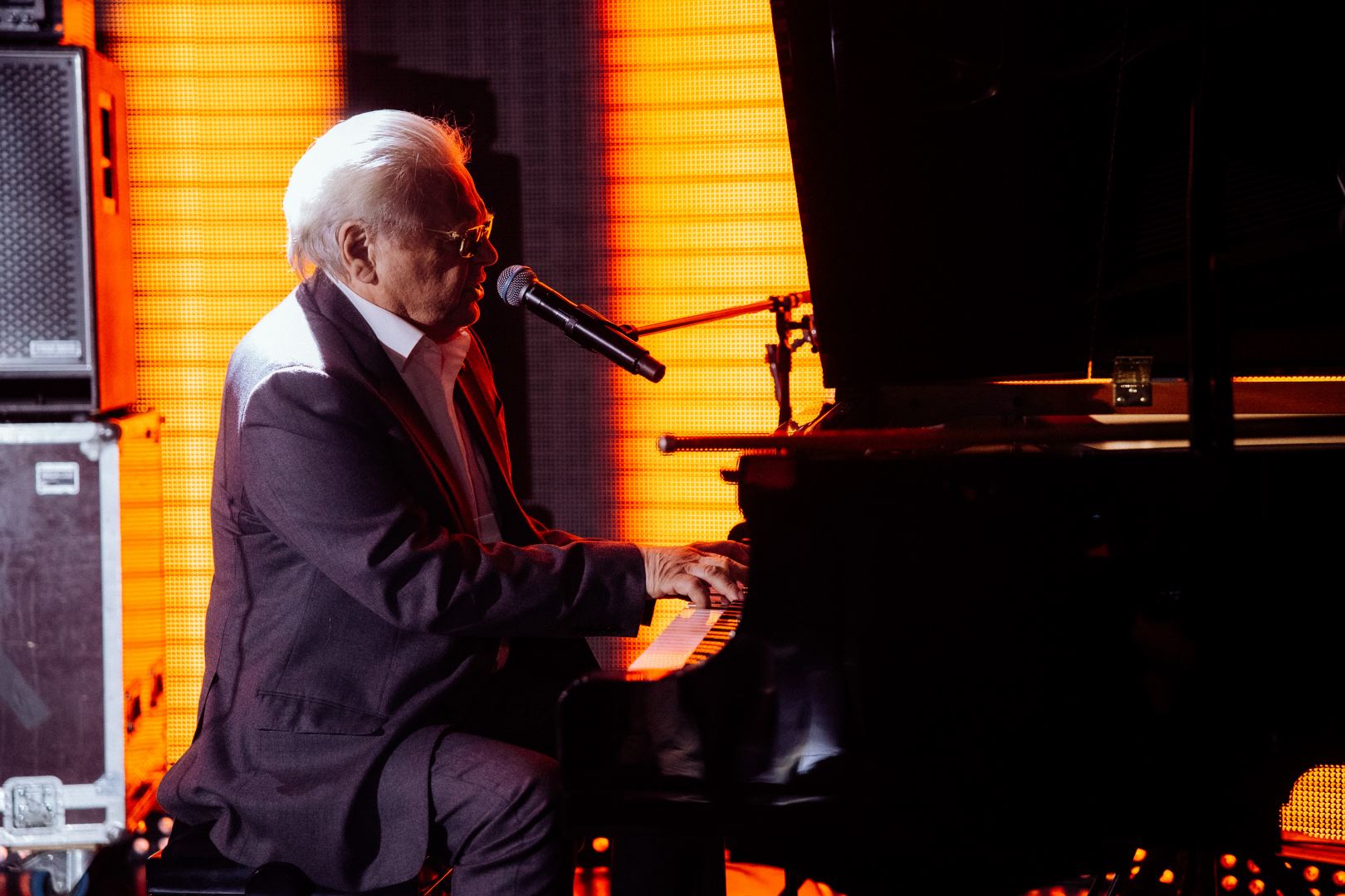 EMIN отметил день рождения в кругу звездных друзей: сольный концерт и оригинальные подарки (ФОТО)