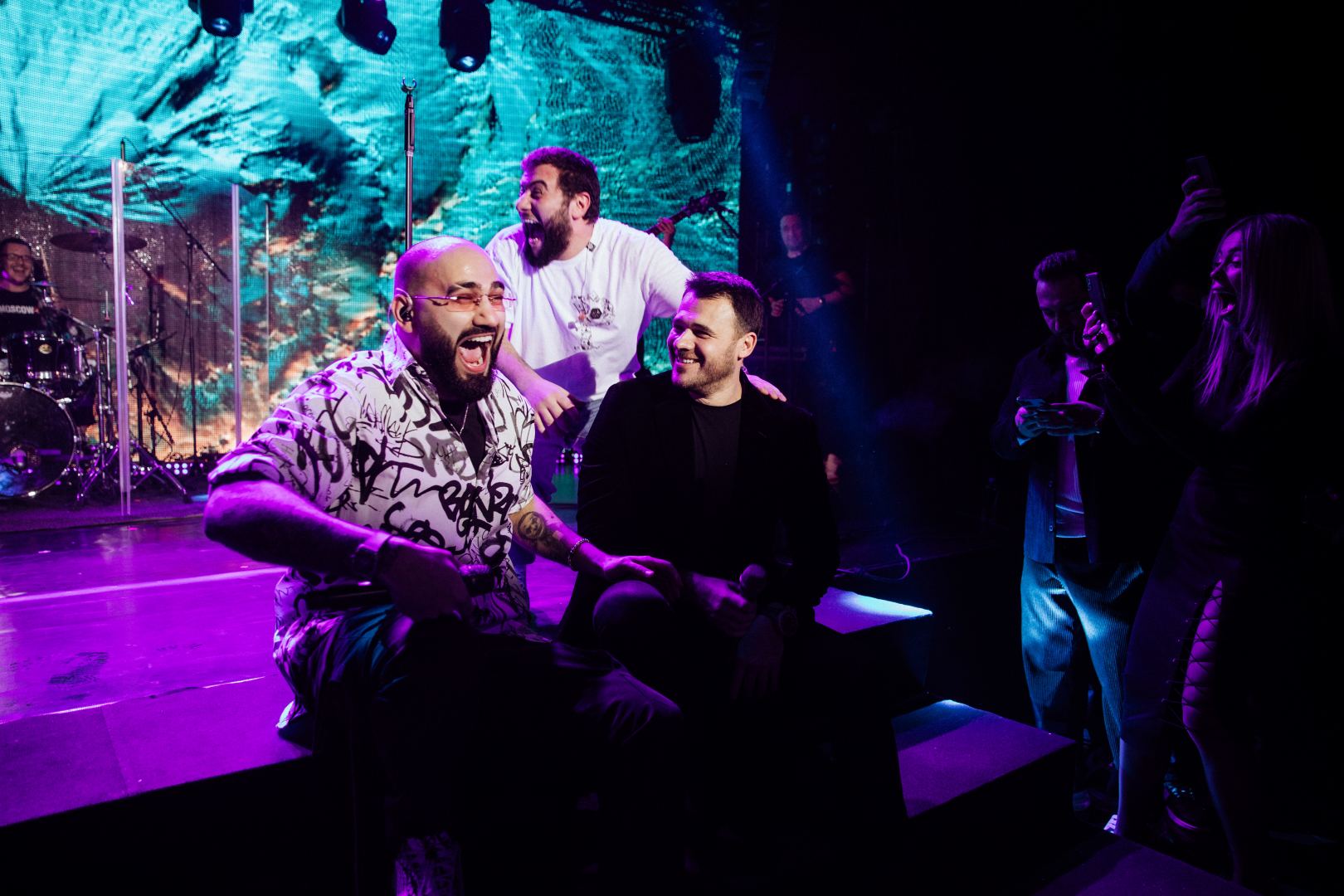 EMIN отметил день рождения в кругу звездных друзей: сольный концерт и оригинальные подарки (ФОТО)