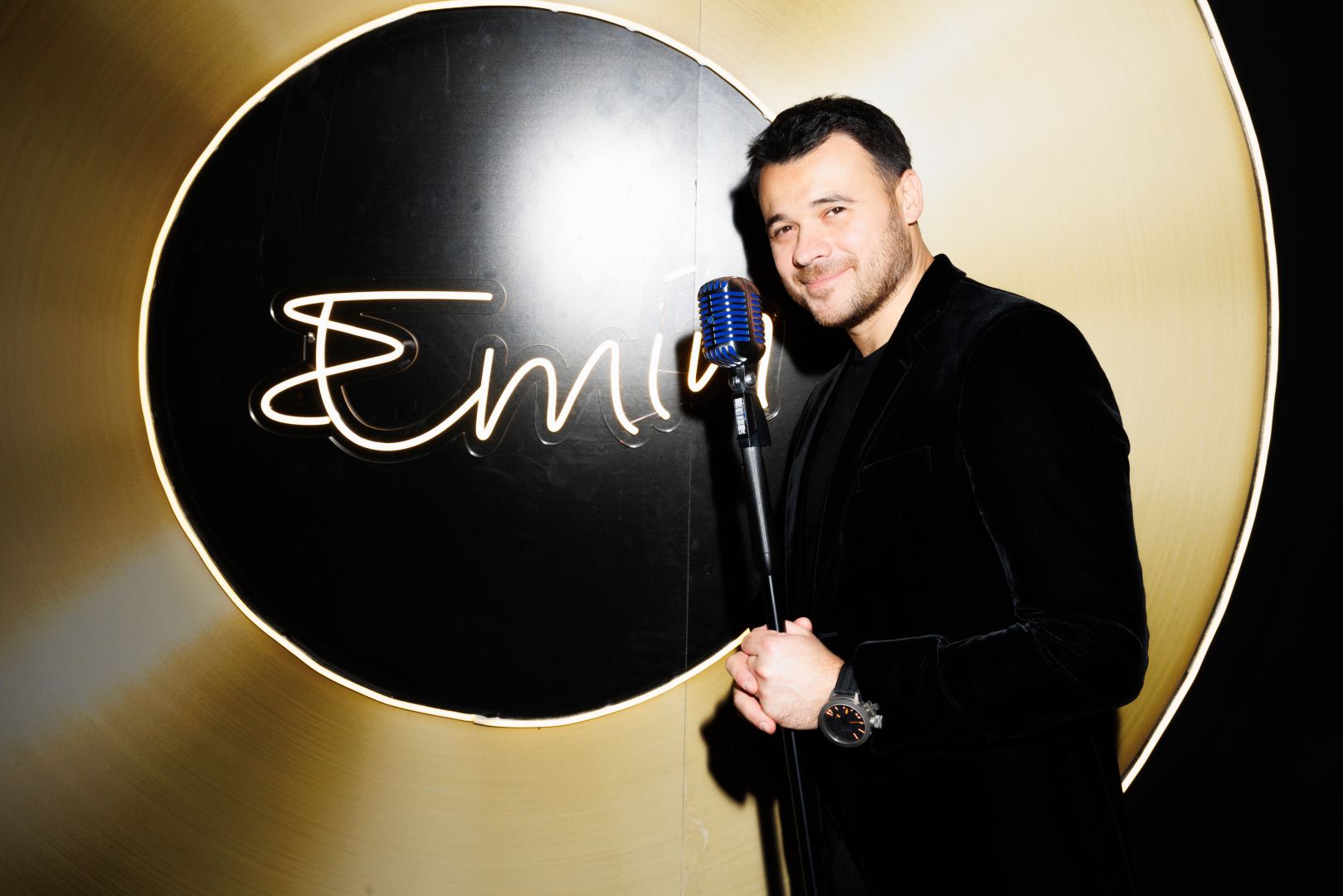 EMIN отметил день рождения в кругу звездных друзей: сольный концерт и оригинальные подарки (ФОТО)