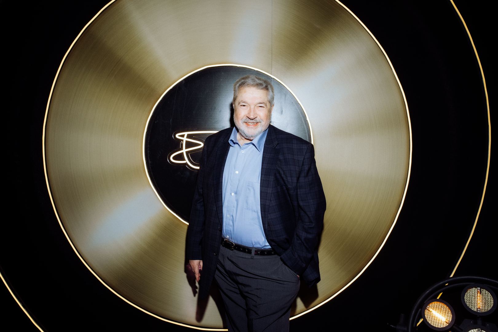 EMIN отметил день рождения в кругу звездных друзей: сольный концерт и оригинальные подарки (ФОТО)