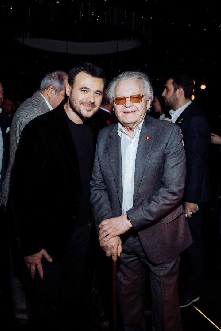 EMIN отметил день рождения в кругу звездных друзей: сольный концерт и оригинальные подарки (ФОТО)