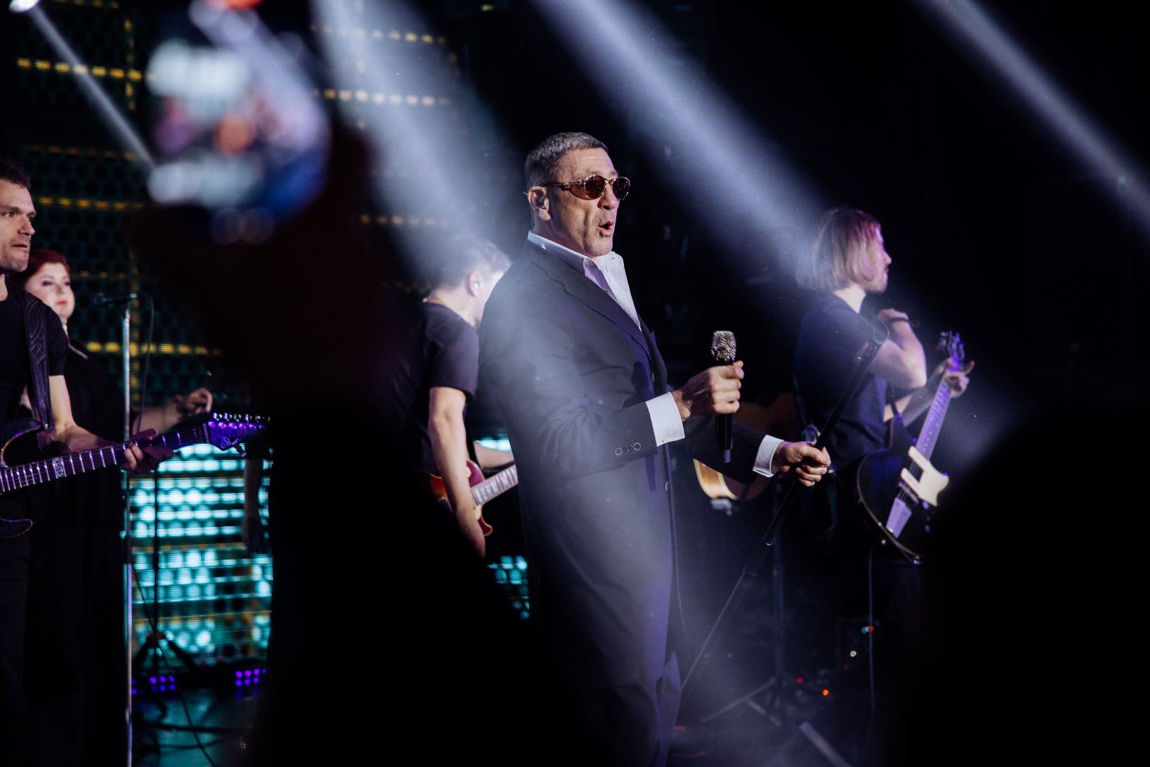 EMIN отметил день рождения в кругу звездных друзей: сольный концерт и оригинальные подарки (ФОТО)