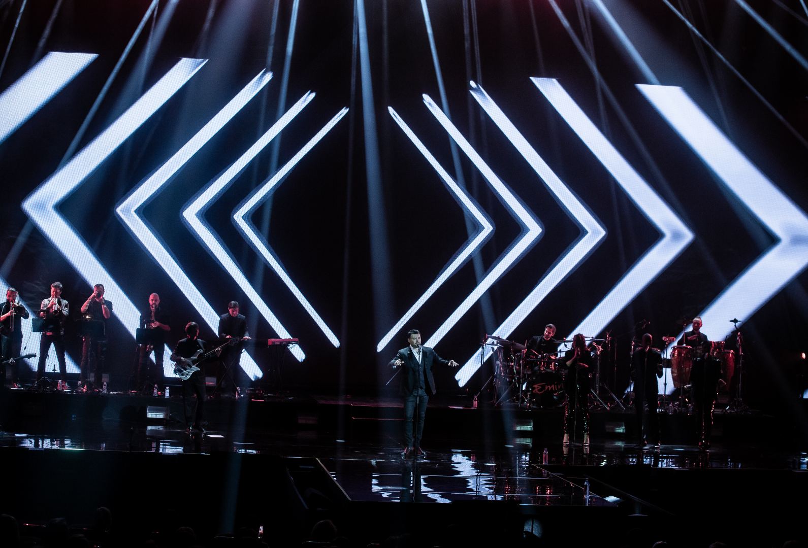 EMIN отметил день рождения в кругу звездных друзей: сольный концерт и оригинальные подарки (ФОТО)