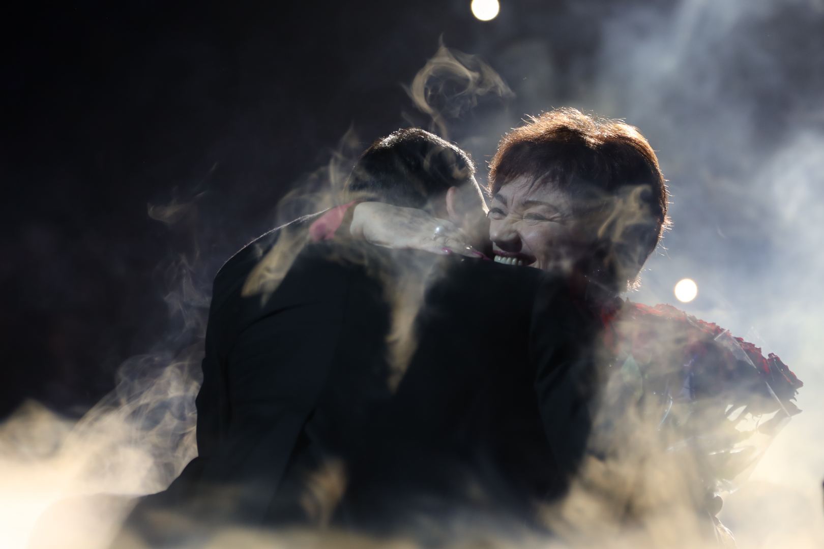 EMIN отметил день рождения в кругу звездных друзей: сольный концерт и оригинальные подарки (ФОТО)