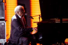 EMIN отметил день рождения в кругу звездных друзей: сольный концерт и оригинальные подарки (ФОТО)