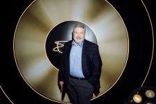 EMIN отметил день рождения в кругу звездных друзей: сольный концерт и оригинальные подарки (ФОТО)