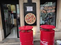 В Баку приостановлена работа донерной, продукцией которой, предположительно,   отравились 8 человек (ФОТО)