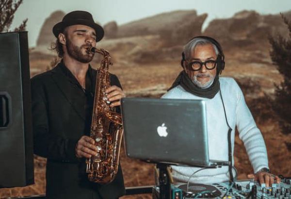 Всемирно известный Papa DJ выступил среди древних скал Гобустана (ВИДЕО, ФОТО)