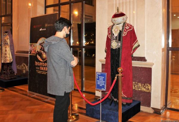 Театральные костюмы, в которых выходили на сцену Фуад Поладов и Амалия Панахова (ФОТО)