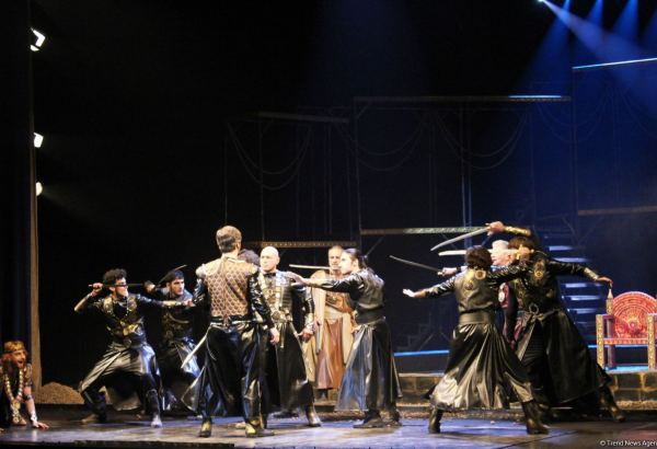 В Баку представили сиквел "Искендернаме", или Что будет, если обрести бессмертие (ФОТО)