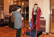 Театральные костюмы, в которых выходили на сцену Фуад Поладов и Амалия Панахова (ФОТО)