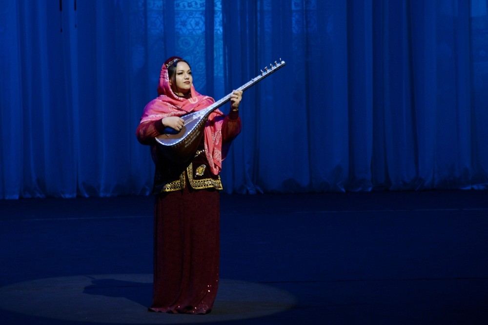 Азербайджанские ашуги в образах Лейли и Меджнуна (ФОТО)