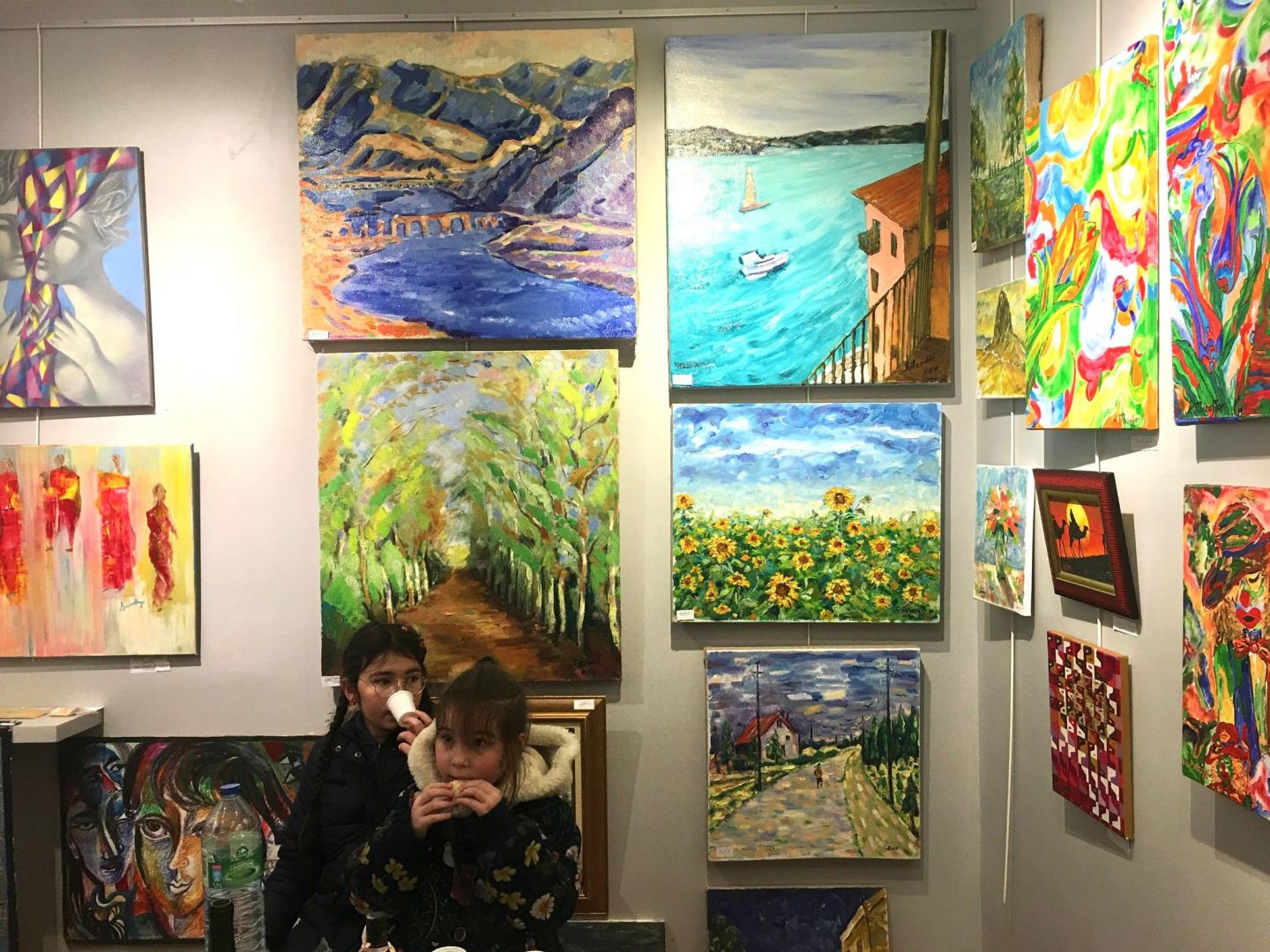 Цвета без границ – парижская публика в восторге от работ азербайджанских художников (ФОТО)