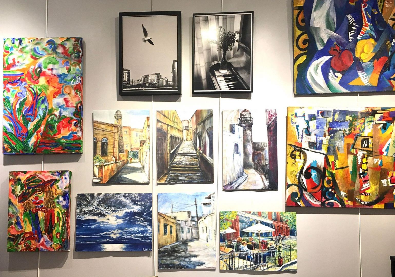 Цвета без границ – парижская публика в восторге от работ азербайджанских художников (ФОТО)