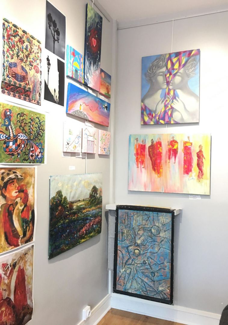 Цвета без границ – парижская публика в восторге от работ азербайджанских художников (ФОТО)