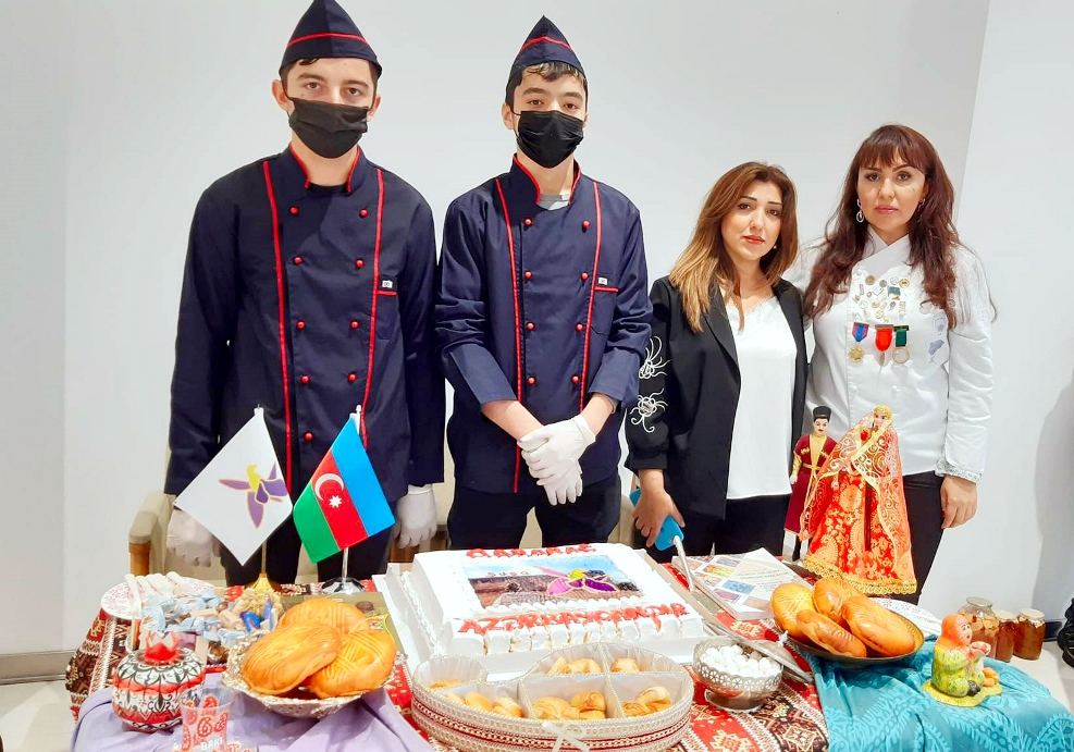 Юбилей с вкусняшками! В Баку прошел праздник национальных блюд (ФОТО)