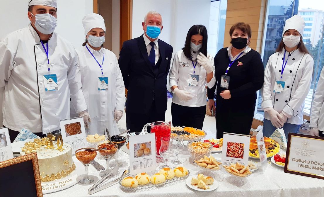 Юбилей с вкусняшками! В Баку прошел праздник национальных блюд (ФОТО)
