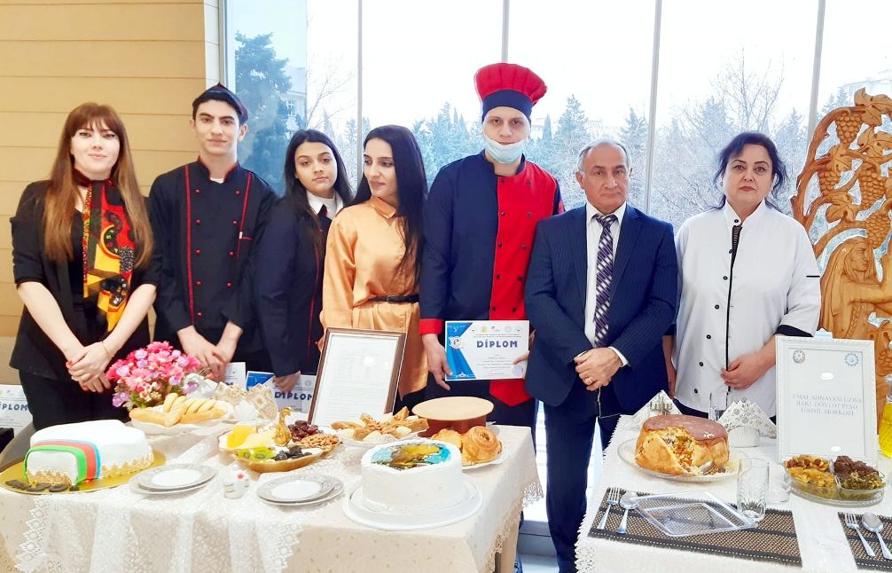 Юбилей с вкусняшками! В Баку прошел праздник национальных блюд (ФОТО)