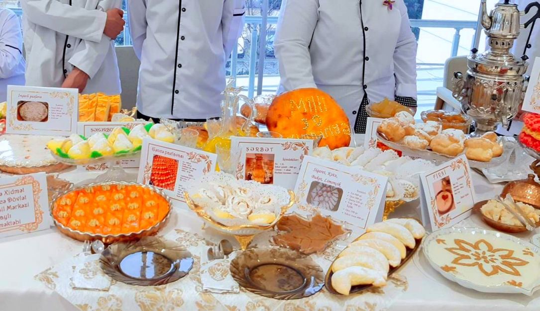 Юбилей с вкусняшками! В Баку прошел праздник национальных блюд (ФОТО)