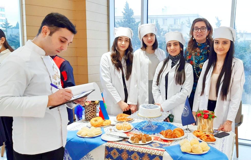 Юбилей с вкусняшками! В Баку прошел праздник национальных блюд (ФОТО)
