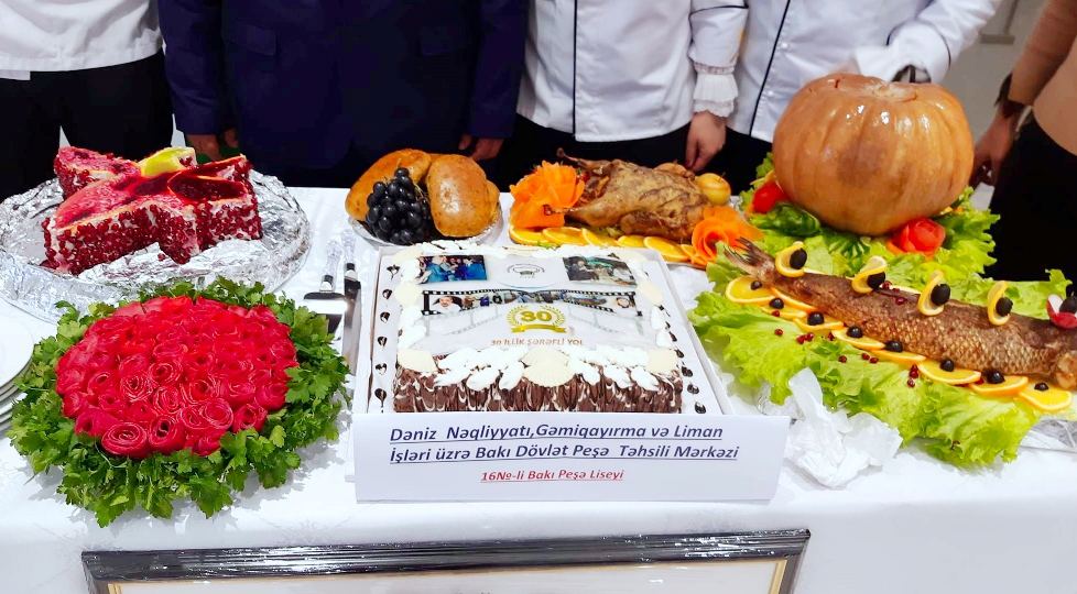 Юбилей с вкусняшками! В Баку прошел праздник национальных блюд (ФОТО)