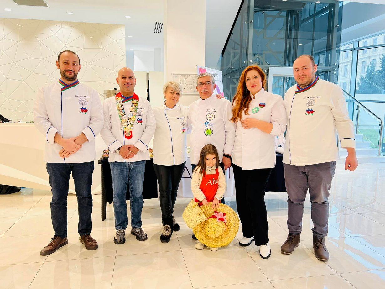 Юбилей с вкусняшками! В Баку прошел праздник национальных блюд (ФОТО)