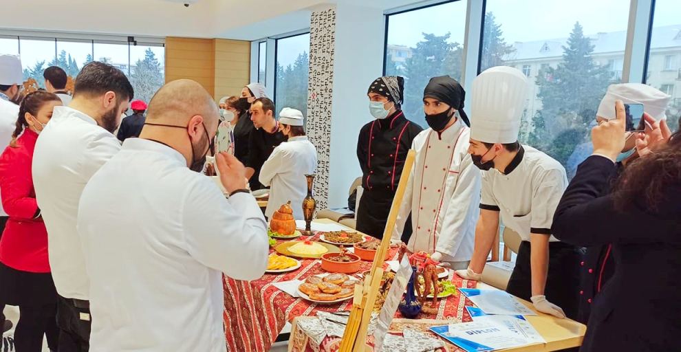 Юбилей с вкусняшками! В Баку прошел праздник национальных блюд (ФОТО)