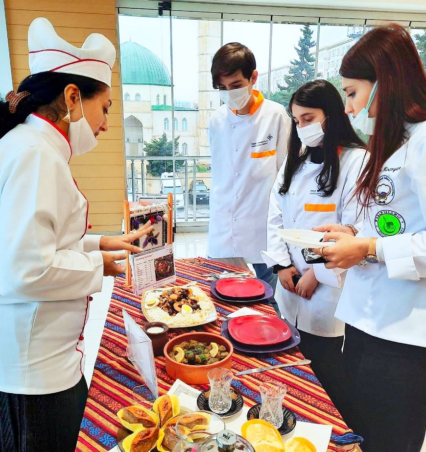 Юбилей с вкусняшками! В Баку прошел праздник национальных блюд (ФОТО)